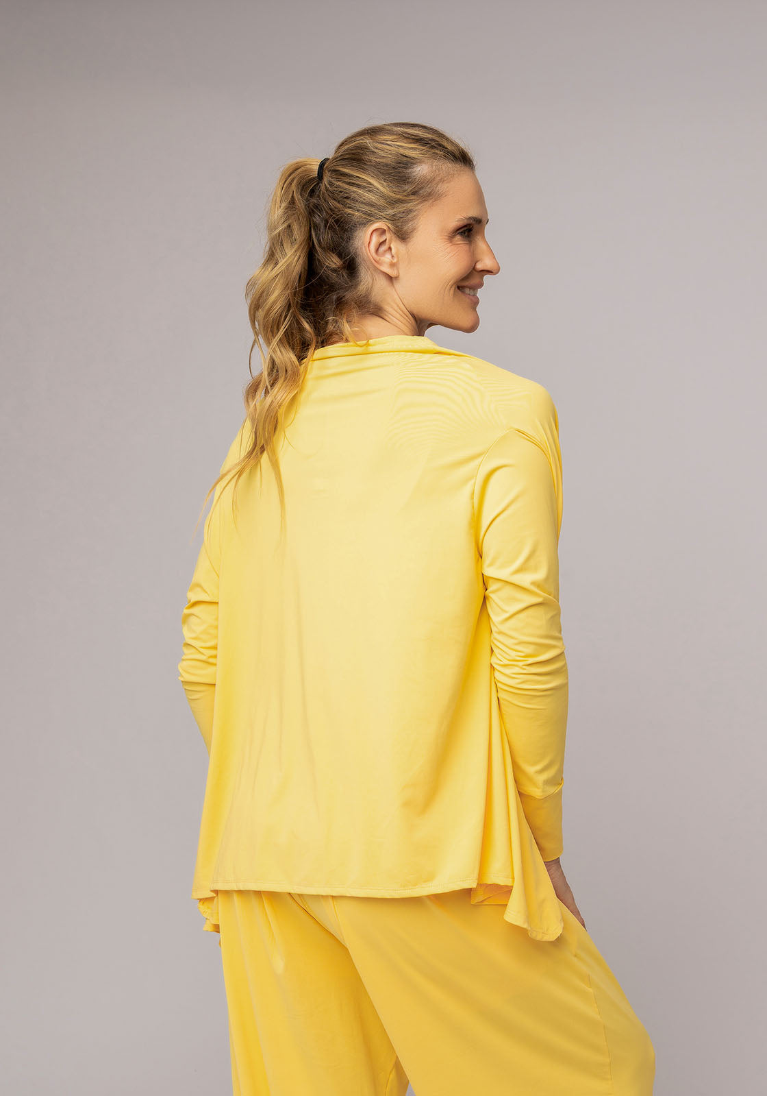 CALÇA PREGAS COM SHORTS LAGO