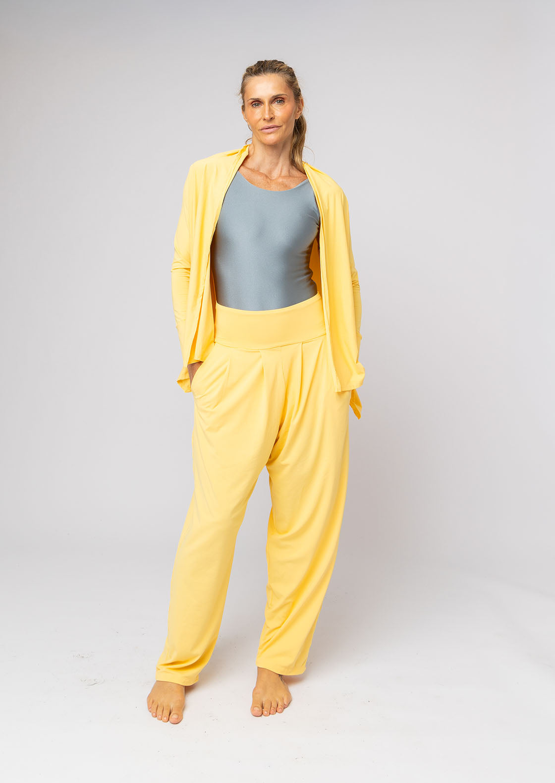 CALÇA PREGAS COM SHORTS LAGO