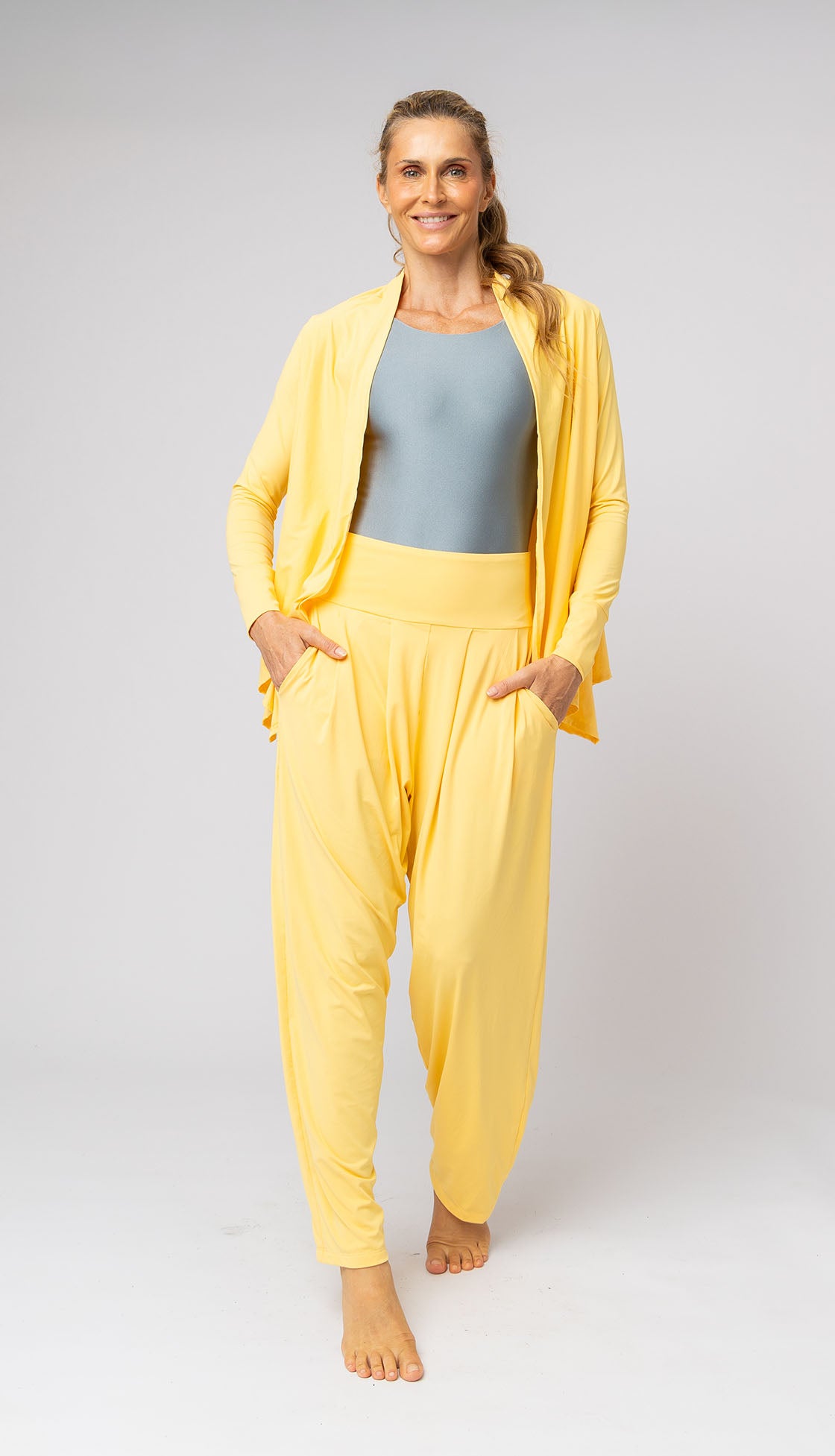 CALÇA PREGAS COM SHORTS LAGO